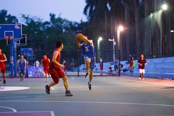 圖2 場上參賽隊員們矯健敏捷的身姿