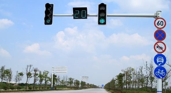 圖1 信號控制交叉口