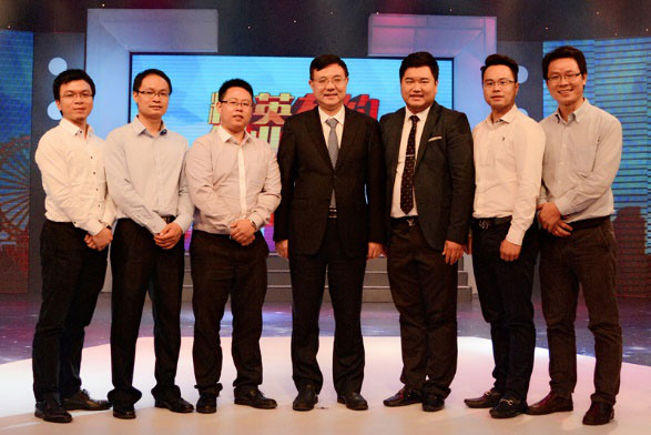 圖3 薛書記與我司董事會(huì)成員合影