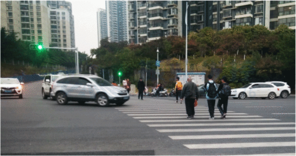 圖4 北進口左轉(zhuǎn)車輛與東進口行人沖突（優(yōu)化前）