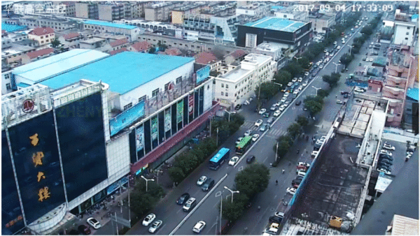 圖12 排隊(duì)長度約300米，平均需要等2-3次紅燈才能通過路口（優(yōu)化前）