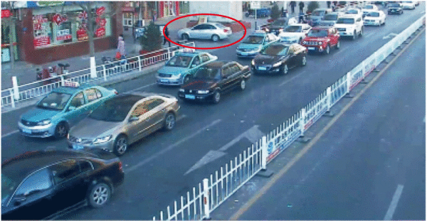 圖5 行人頻繁闖紅燈影響車輛通行