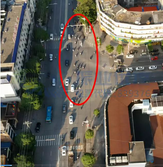 圖9 優(yōu)化后西進(jìn)口直行機(jī)動(dòng)車(chē)、非機(jī)動(dòng)車(chē)通行情況