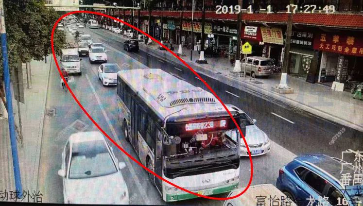 圖5 次晚高峰東進(jìn)口排隊(duì)較長(zhǎng)（優(yōu)化前）