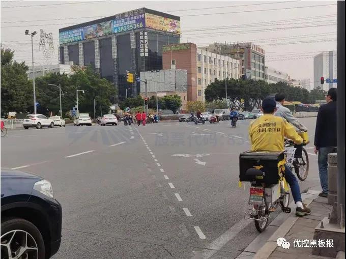 圖4 東北-西南方向?qū)切略龇菣C(jī)動(dòng)車道