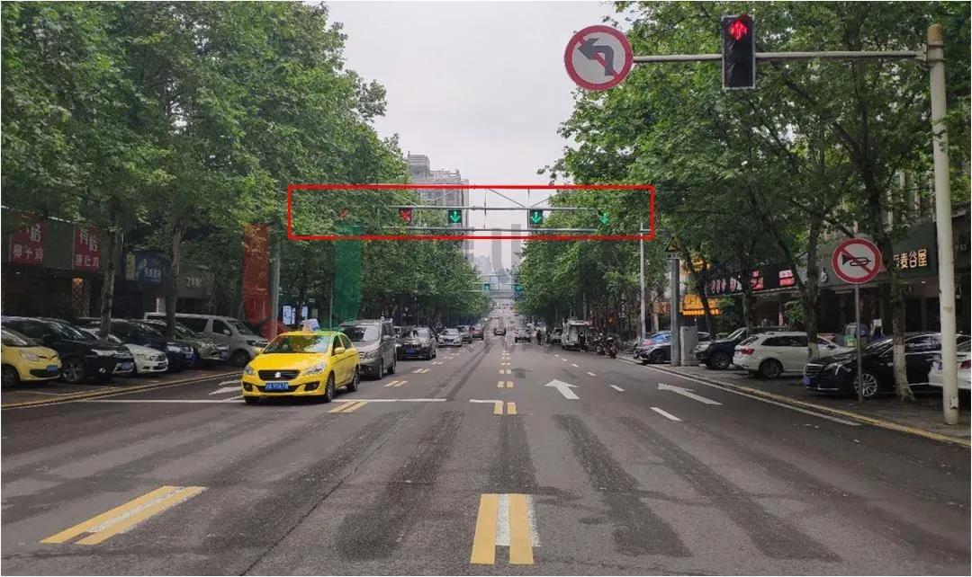 圖8 潮汐車道指示燈