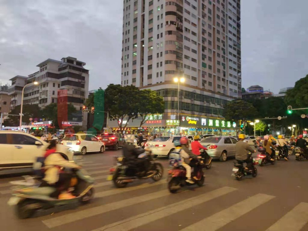 圖18 高峰時(shí)段路口交通秩序混亂