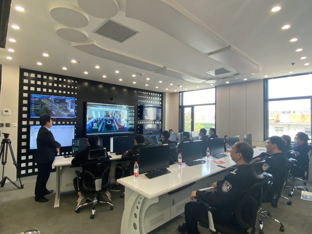 現(xiàn)場連線振業(yè)優(yōu)控城市交通治堵運(yùn)行管理中心