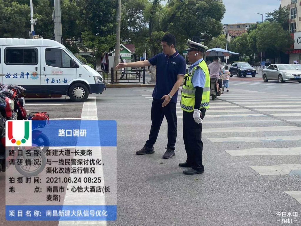 振業(yè)優(yōu)控交通治堵專(zhuān)業(yè)技術(shù)團(tuán)隊(duì)進(jìn)行路口調(diào)研