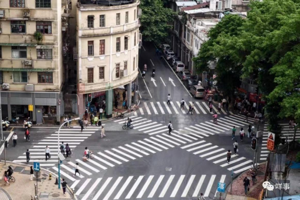 圖1 德政豪賢路口的對角斑馬線