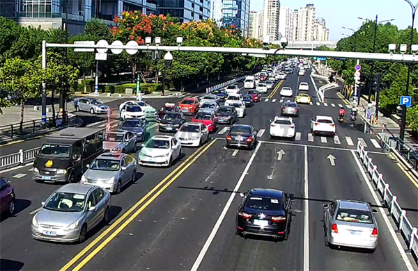 圖 4? 西往東方向直行進口車道與南口右轉車輛沖突